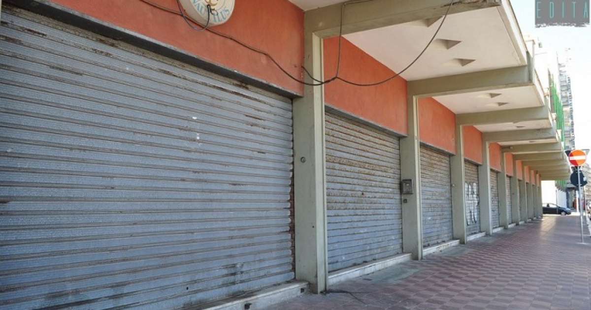 Bari, quelle decine di saracinesche abbassate di fronte a Pane e Pomodoro